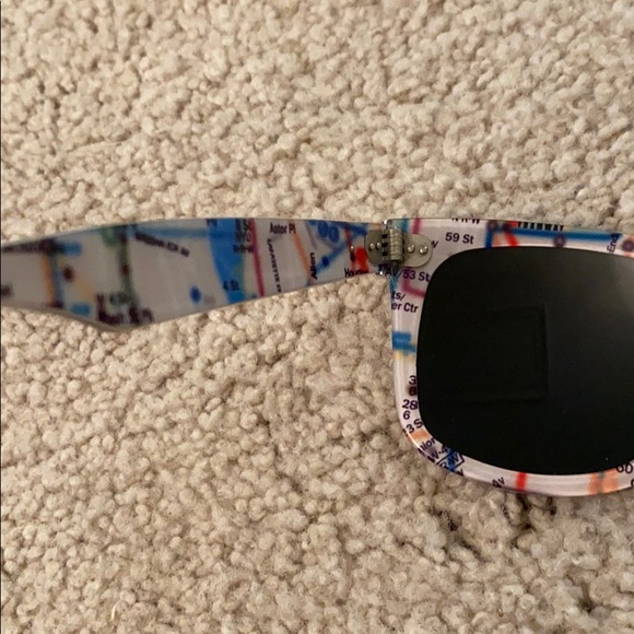 Ray Ban Black Wayfarer Sunglasses - Picture 3 of 3